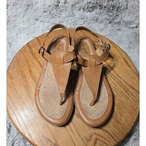 BOC Born Concept Basilia Womens Size 8M T Strap Cream Faux Leather Thong Sandals